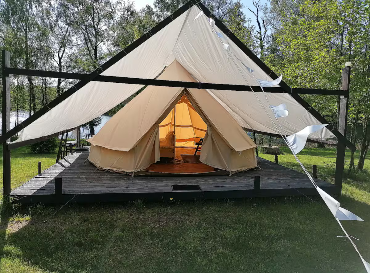 Glampingo klubas „Bučeliškė“ Ežero pakrantė