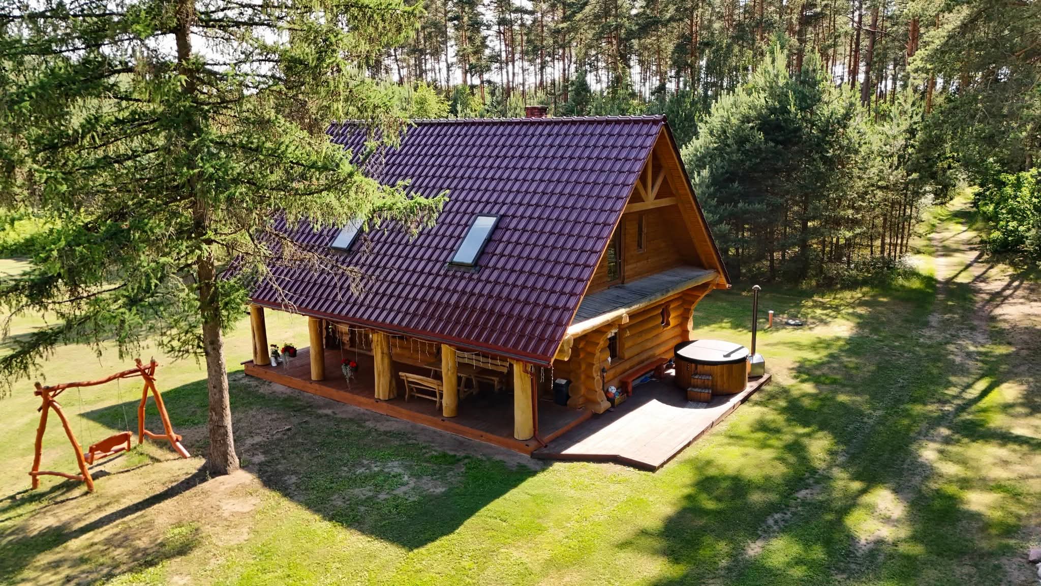 Pirtis pušų apsuptyje